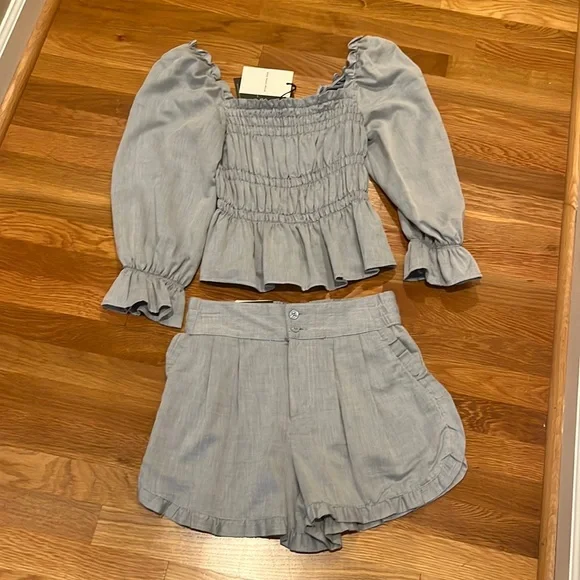 LAST CHANCE WHO WHAT WEAR CHAMBRAY TWILL SMOCKED TOP - Picture 3 of 6